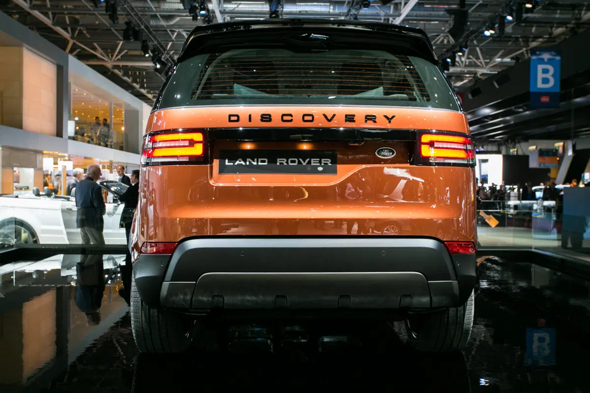 Land Rover al Salone di Parigi 2016 (29)