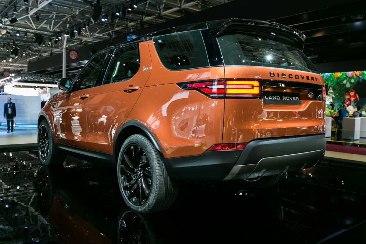 Land Rover al Salone di Parigi 2016 (30)