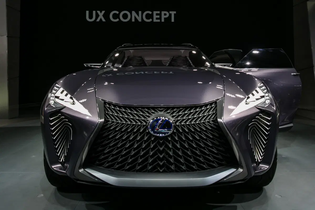 Lexus al Salone di Parigi 2016