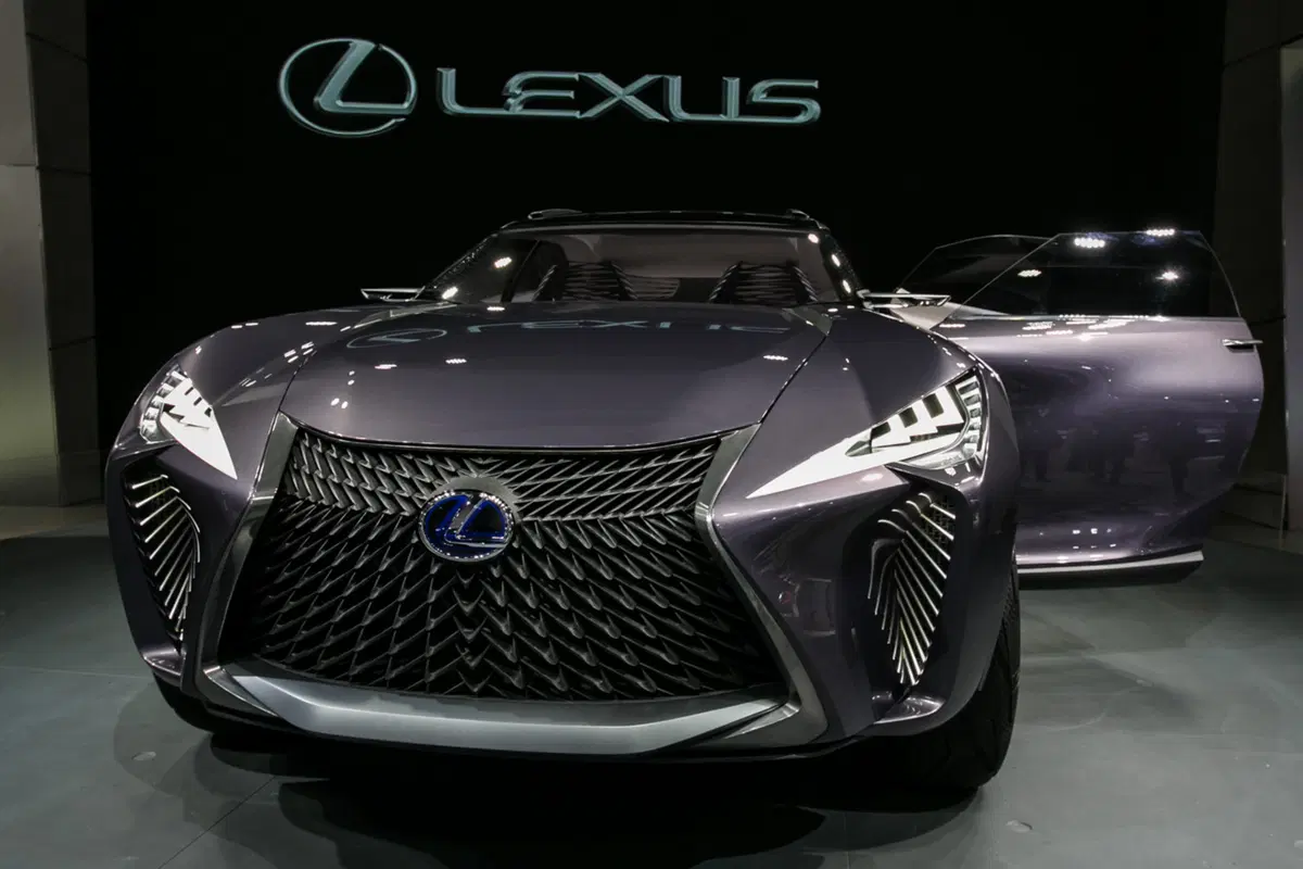 Lexus al Salone di Parigi 2016 (3)