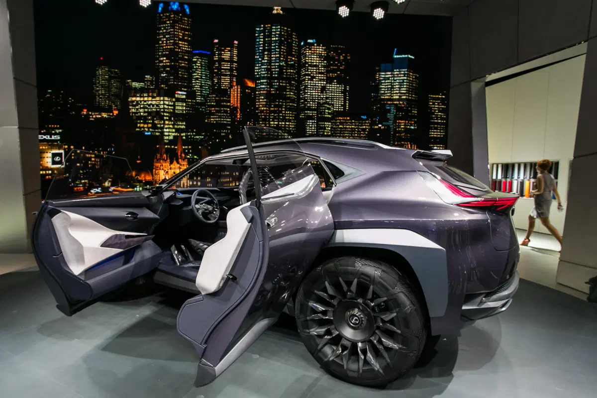 Lexus al Salone di Parigi 2016 (7)