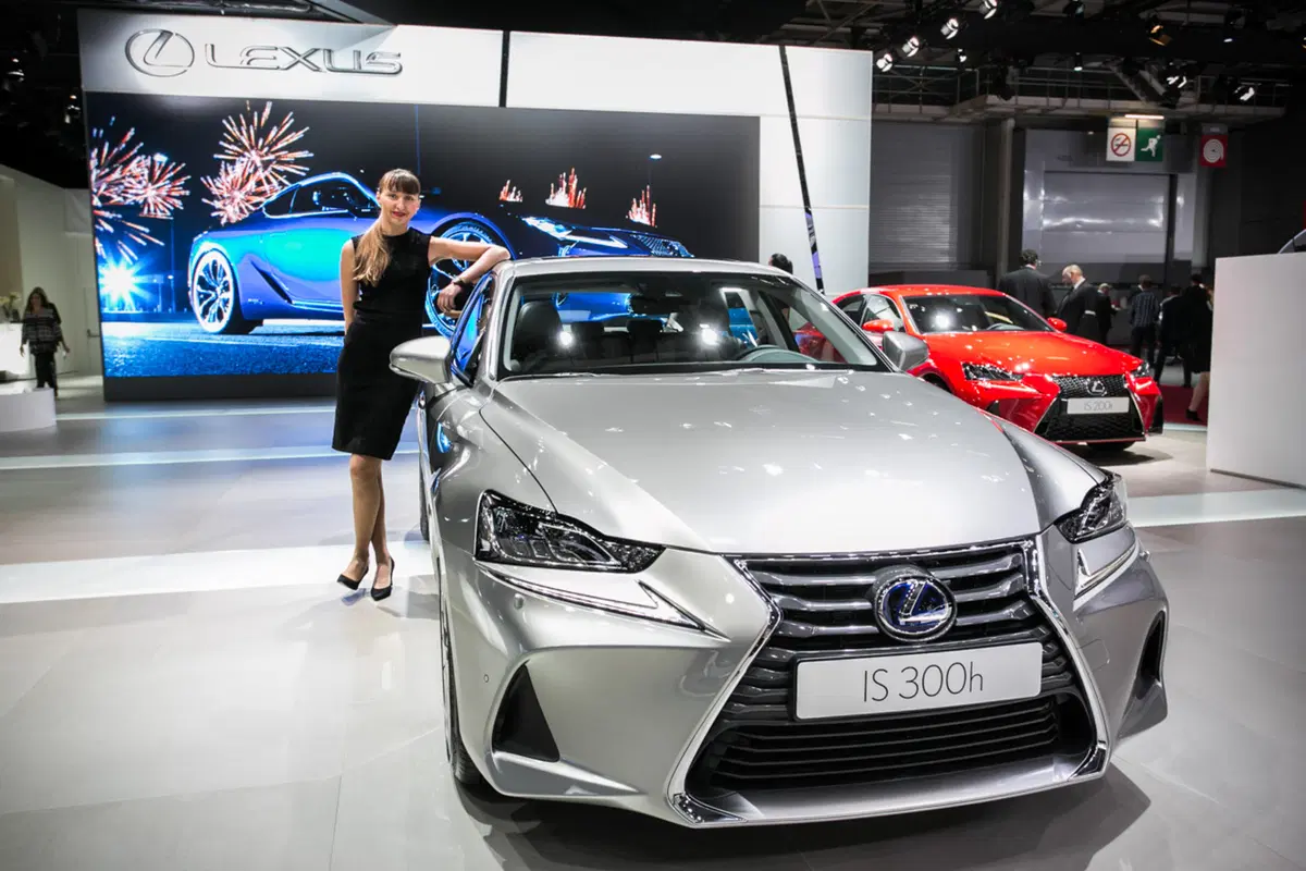 Lexus al Salone di Parigi 2016 (10)