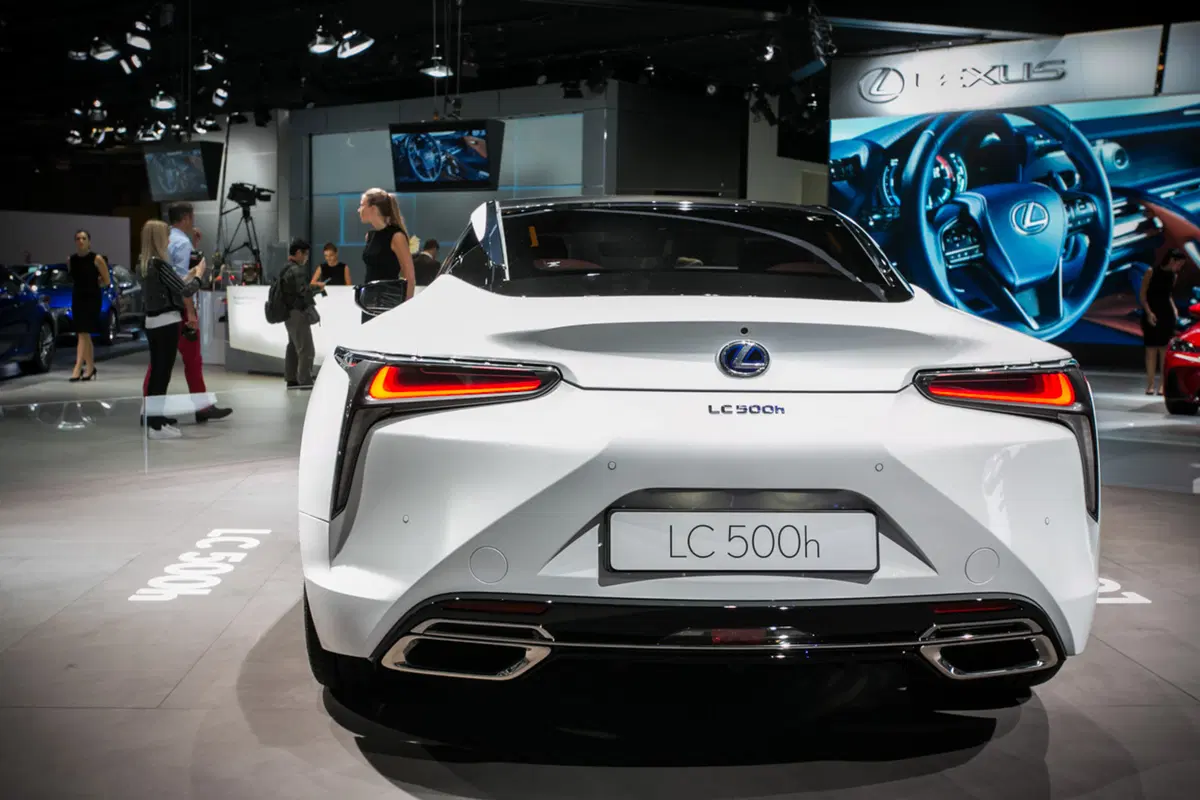 Lexus al Salone di Parigi 2016 (11)