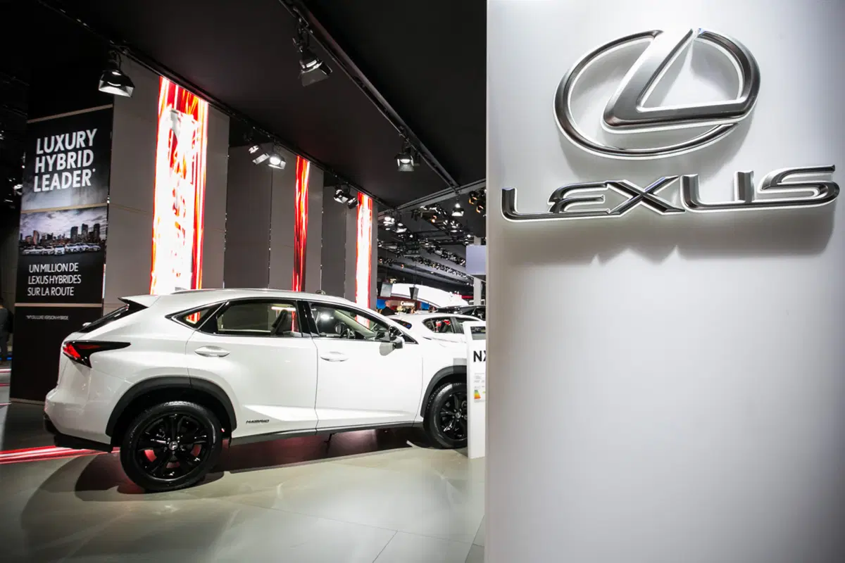Lexus al Salone di Parigi 2016 (12)