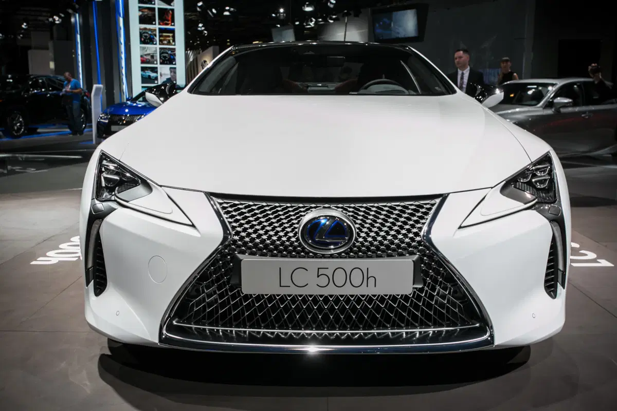 Lexus al Salone di Parigi 2016 (15)