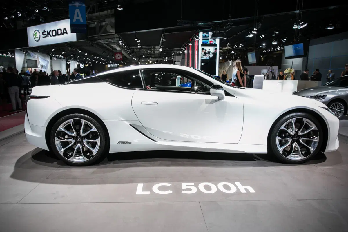 Lexus al Salone di Parigi 2016 (17)