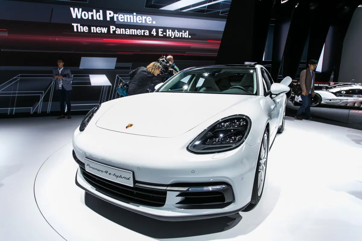 Porsche al Salone di Parigi 2016 (11)
