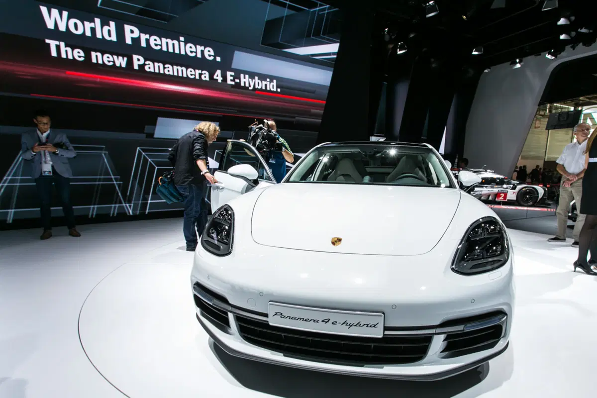 Porsche al Salone di Parigi 2016 (12)