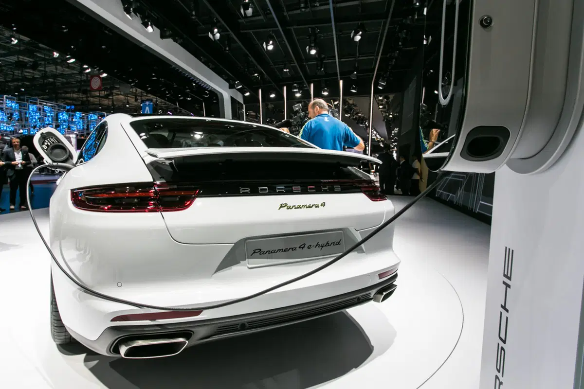 Porsche al Salone di Parigi 2016 (13)