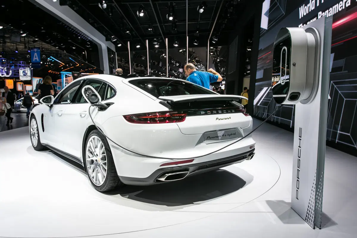 Porsche al Salone di Parigi 2016 (14)