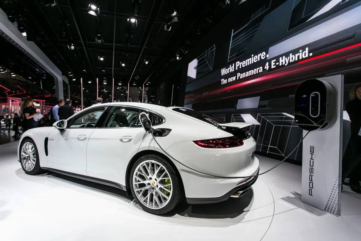 Porsche al Salone di Parigi 2016 (16)