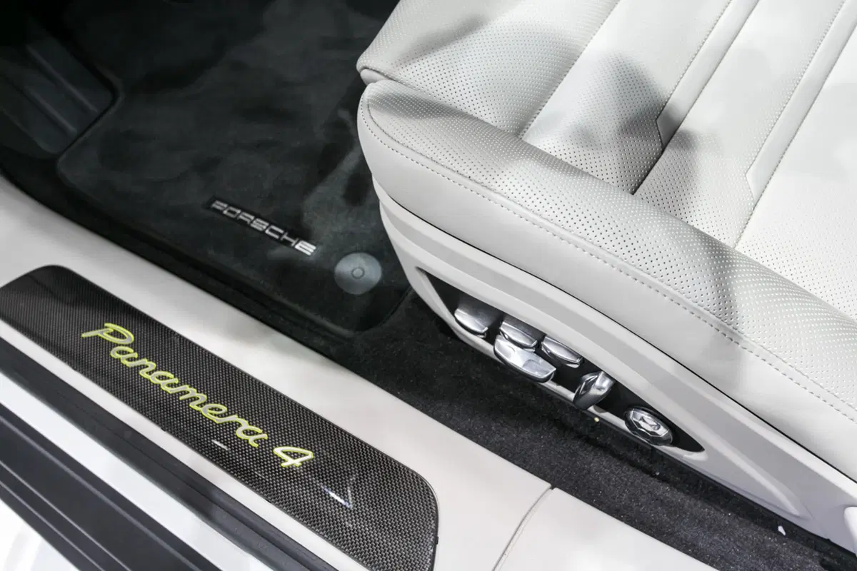 Porsche al Salone di Parigi 2016 (19)
