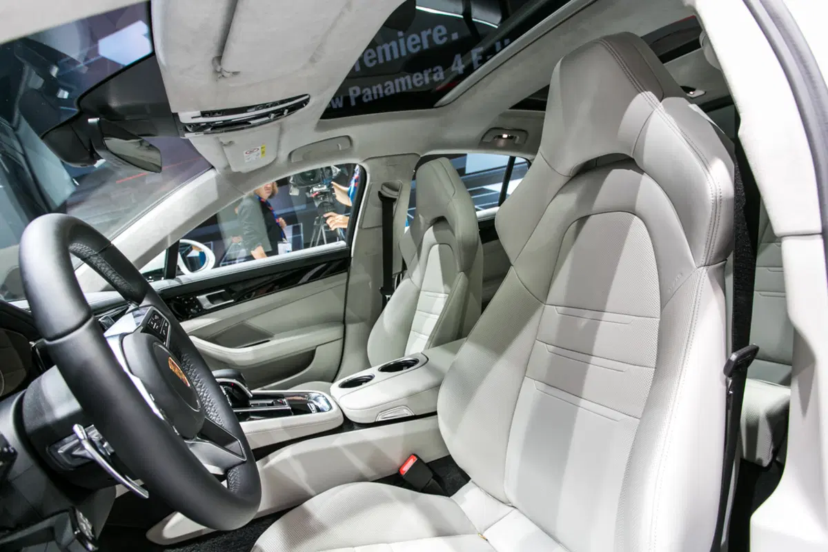 Porsche al Salone di Parigi 2016 (24)