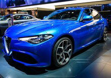 Alfa Romeo Giulia Veloce Q4 al Salone di Parigi 2016 [Video]