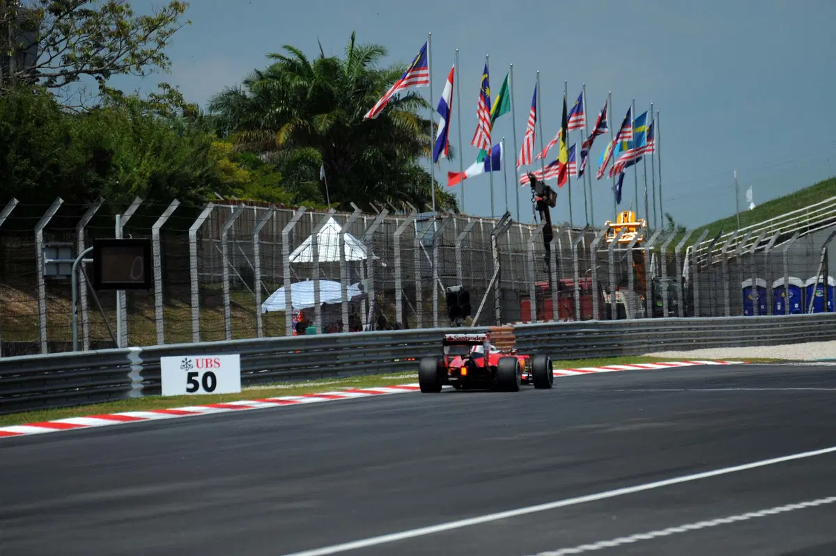 F1, Gp Malesia 2016, FP2: Hamilton al top (10)