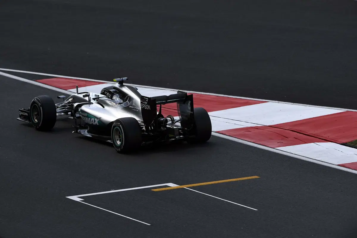 F1, Gp Malesia 2016, FP2: Hamilton al top (18)