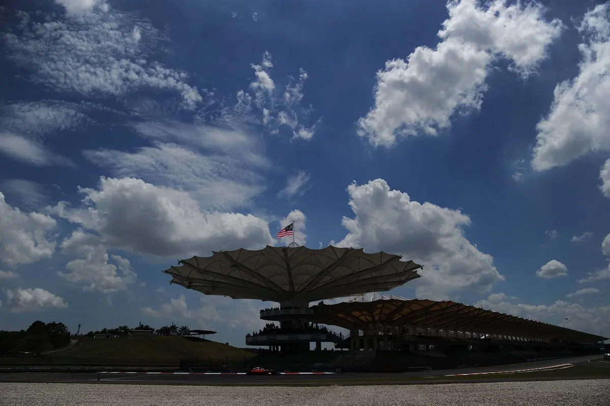F1, Gp Malesia 2016, FP2: Hamilton al top (21)