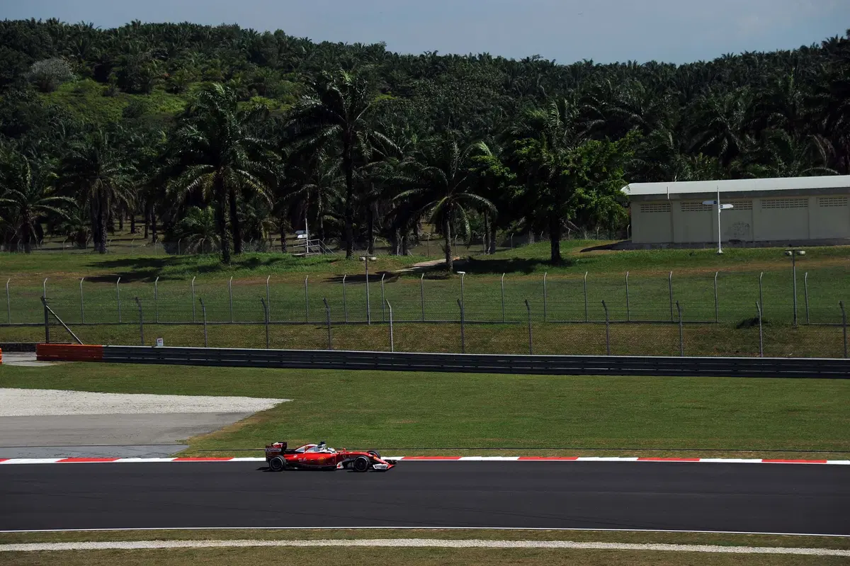 F1, Gp Malesia 2016, FP2: Hamilton al top (22)