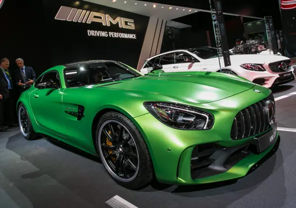 Mercedes AMG GT R: eccola al Salone di Parigi 2016 [Video]