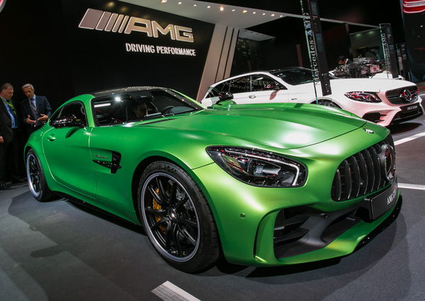 Mercedes AMG GT R: eccola al Salone di Parigi 2016 [Video]