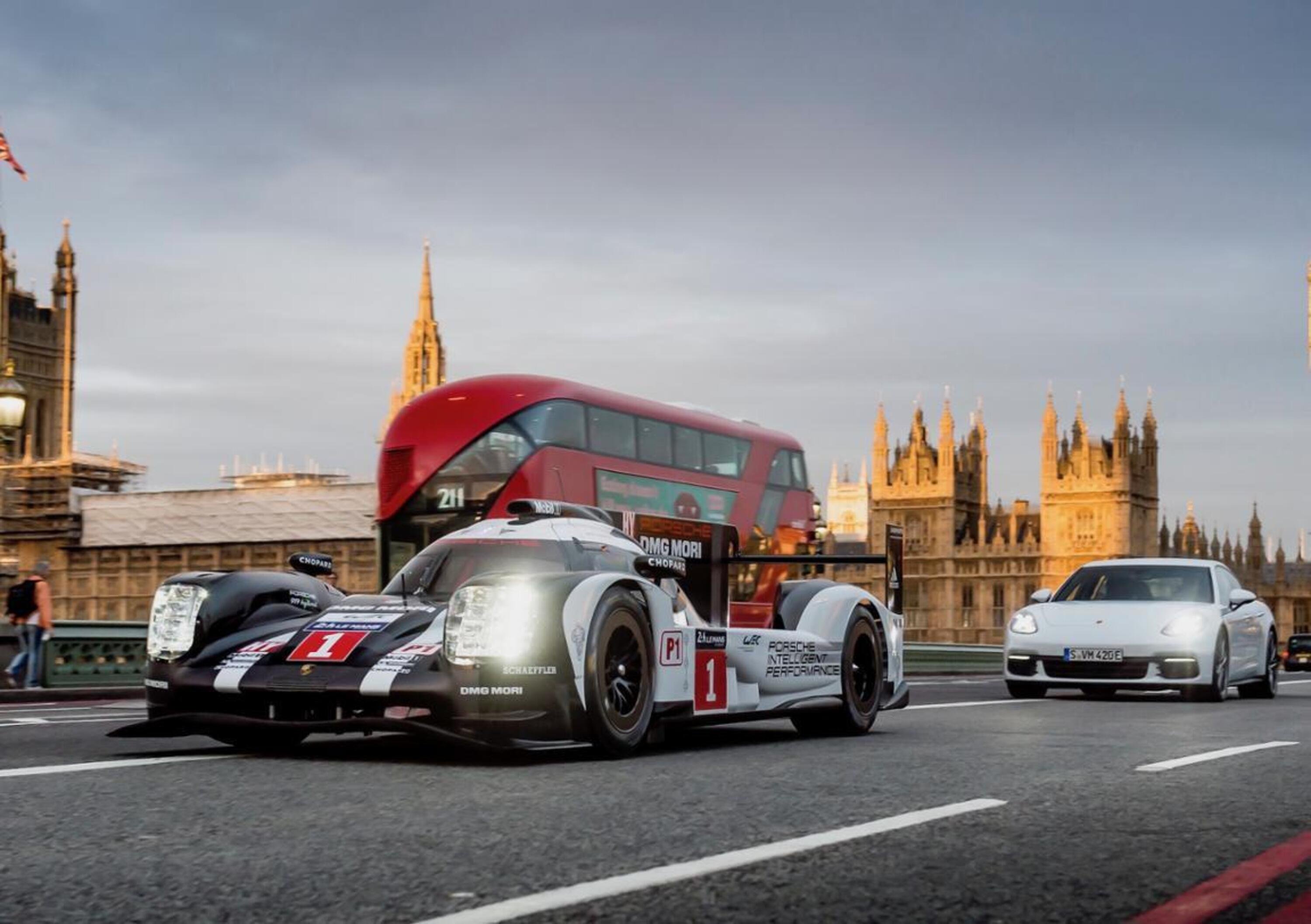 Porsche, Webber in giro per Londra con la 919 Hybrid