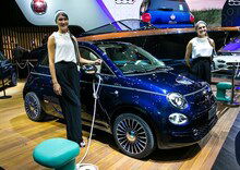 Fiat 500 Riva Tender to Paris: edizione limitatissima al Salone 2016 [Video]