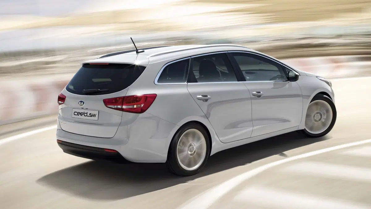 Quale comprare, Confronto: Seat Leon ST 1.6 TDI Vs Kia cee’d SW 1.6 CRDi (12)