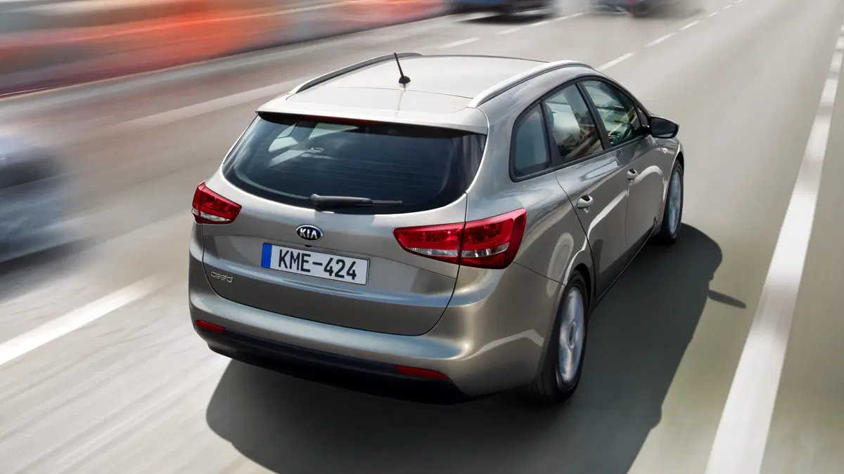 Quale comprare, Confronto: Seat Leon ST 1.6 TDI Vs Kia cee’d SW 1.6 CRDi (6)