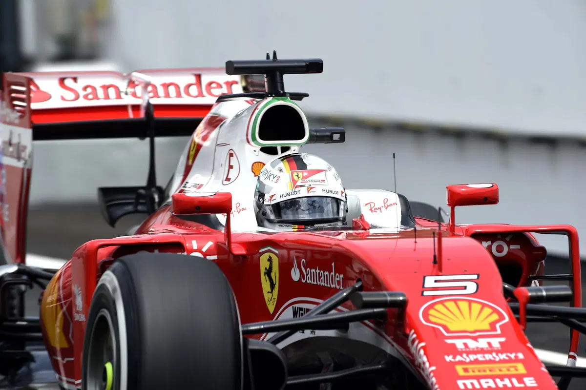 F1, Gp Malesia 2016: pole per Hamilton (7)