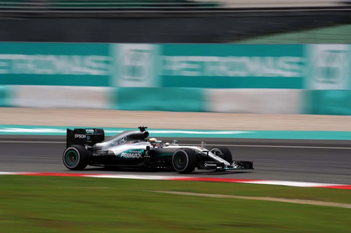 F1, Gp Malesia 2016: pole per Hamilton (6)