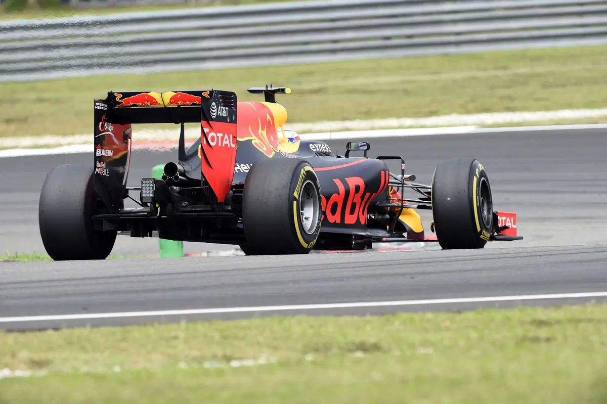 F1, Gp Malesia 2016: pole per Hamilton (11)