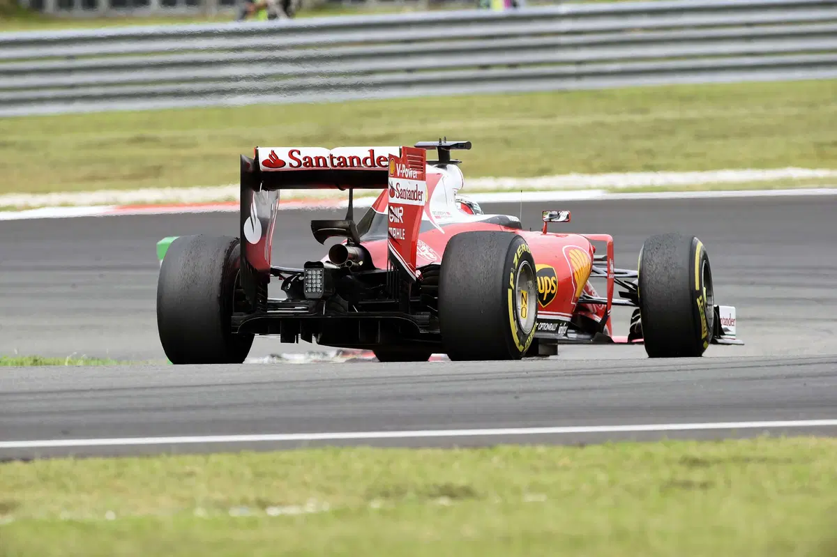 F1, Gp Malesia 2016: pole per Hamilton (12)