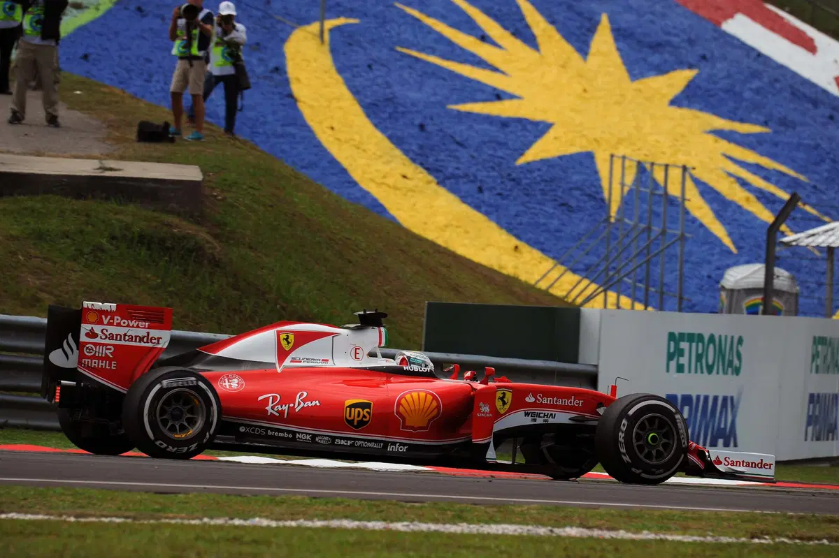 F1, Gp Malesia 2016: pole per Hamilton (9)