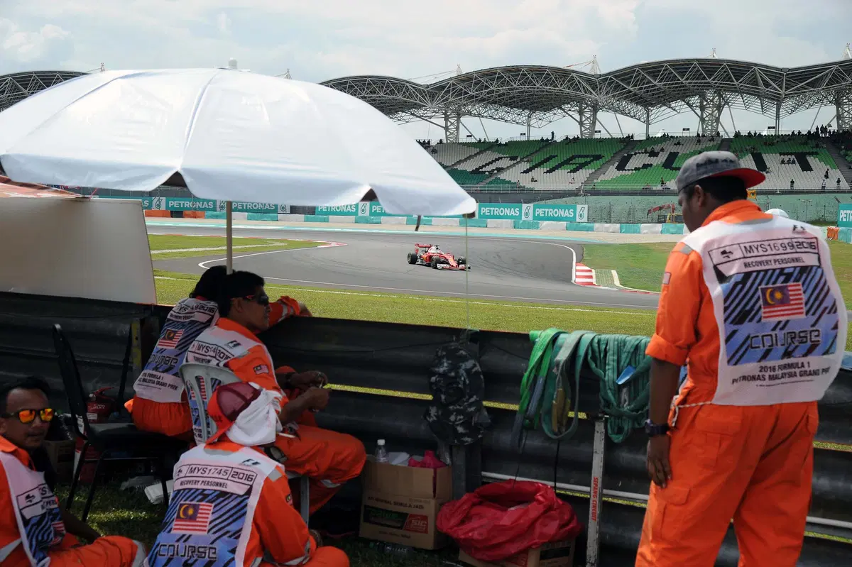 F1, Gp Malesia 2016: pole per Hamilton (21)
