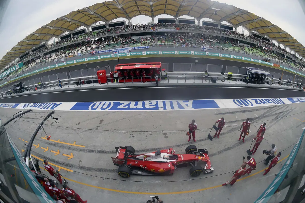 F1, Gp Malesia 2016: pole per Hamilton (2)