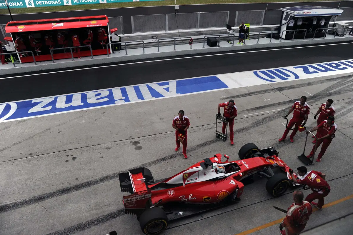 F1, Gp Malesia 2016: pole per Hamilton (24)