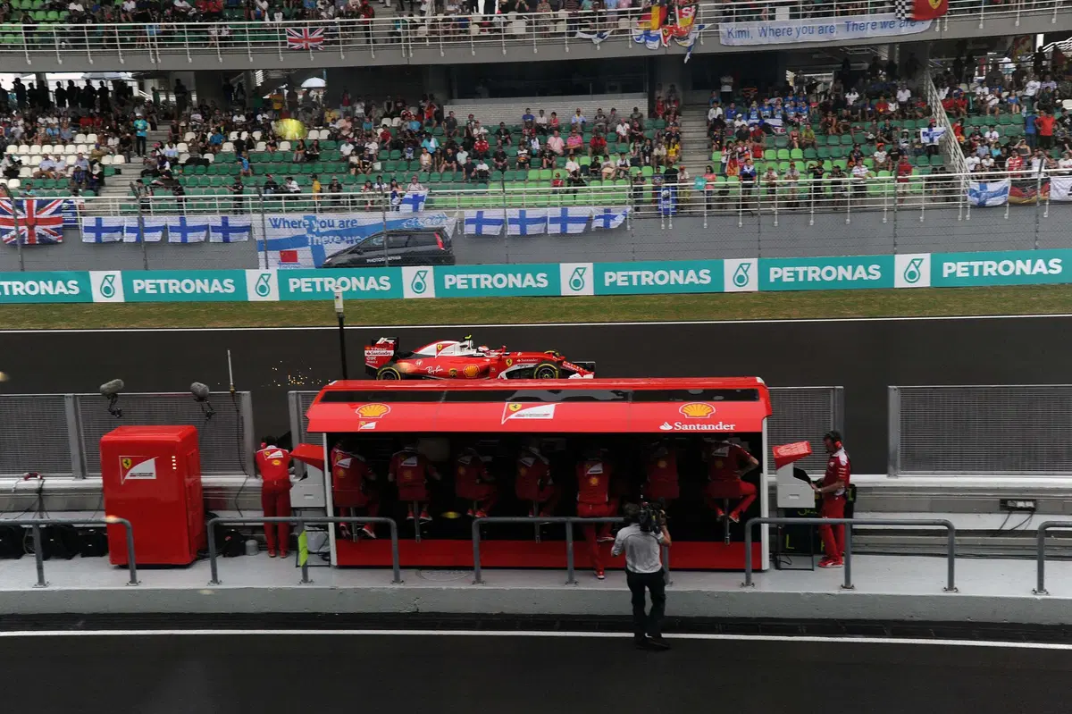 F1, Gp Malesia 2016: pole per Hamilton (26)