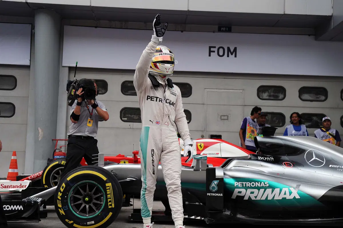 F1, Gp Malesia 2016: pole per Hamilton (35)