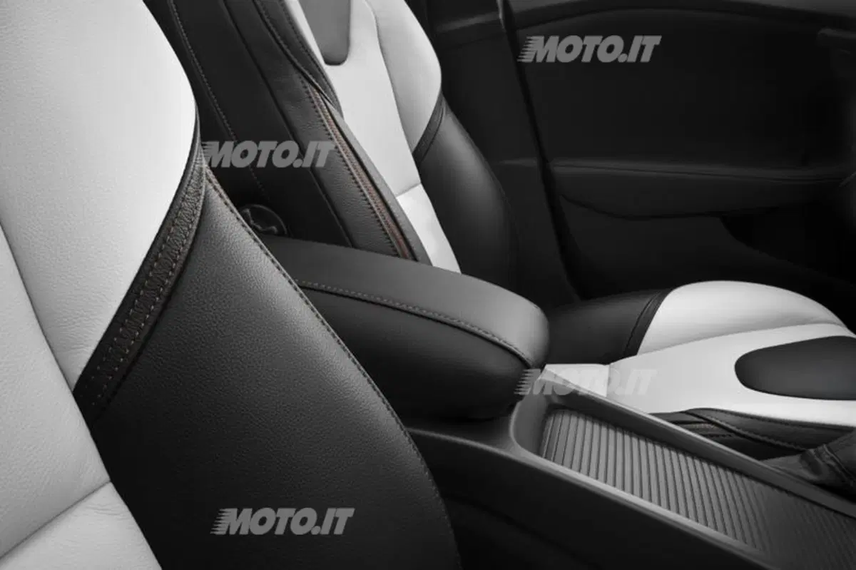 Volvo V40 Cross Country (21)