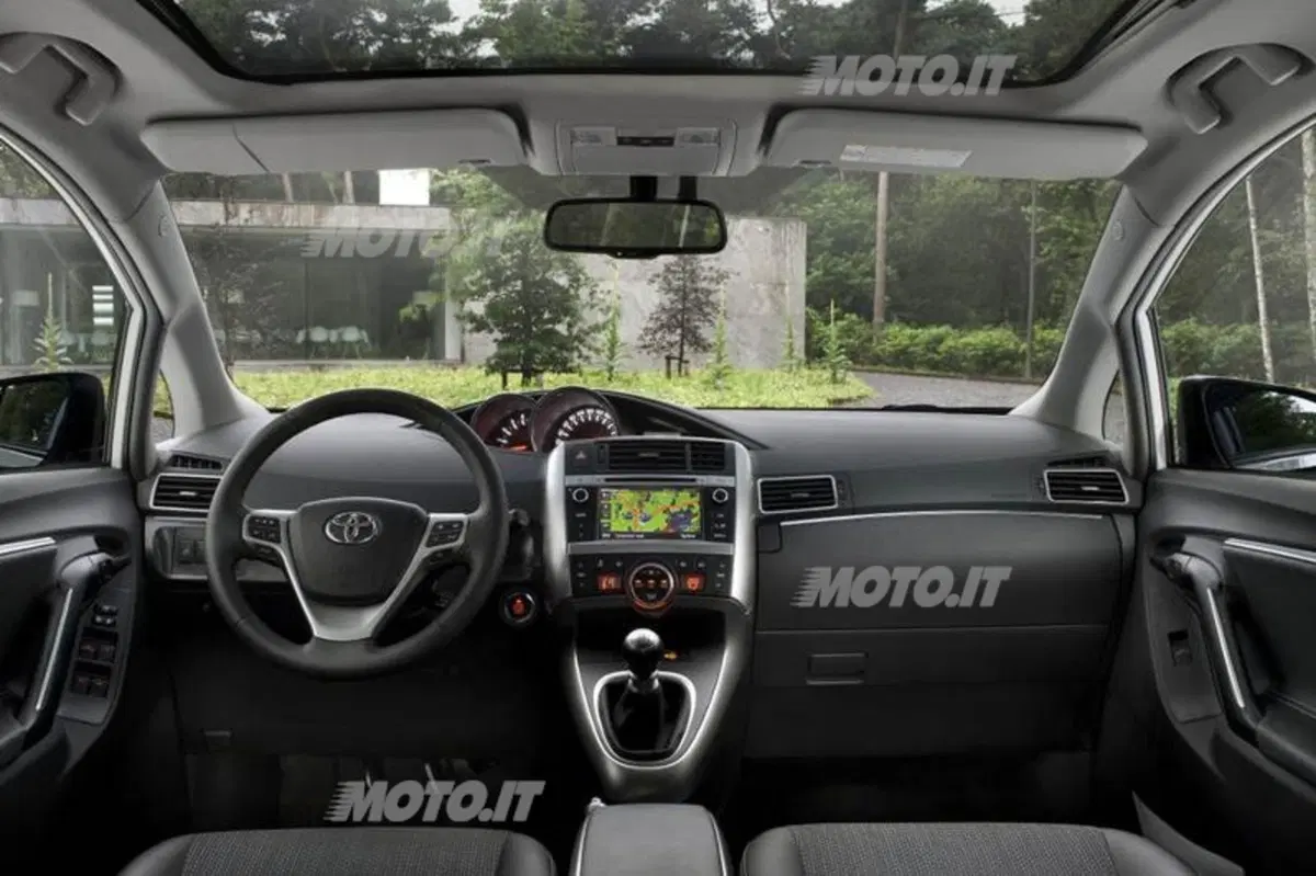 Toyota Verso restyling (9)