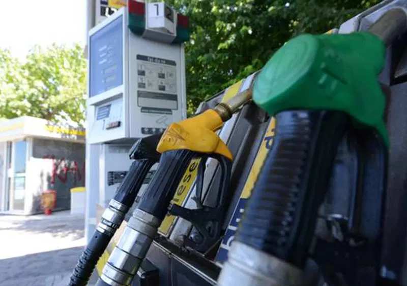 Benzina: consumi in calo del 10,2% nei primi 11 mesi del 2012