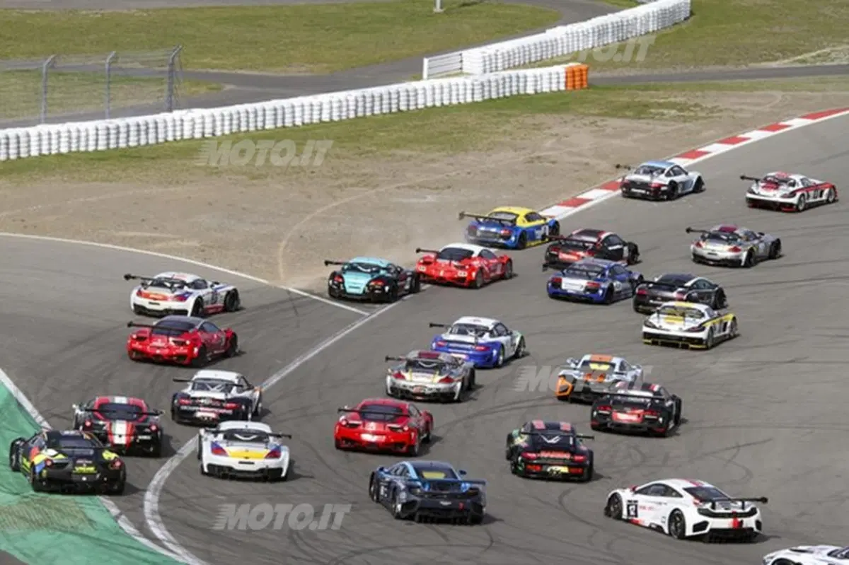 Blancpain Endurance Series: vittoria Porsche al 'Ring, Rossi 19° assoluto (18)
