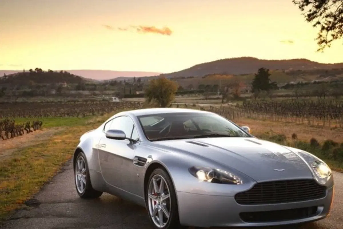 Aston Martin V8 Vantage restyling (5)