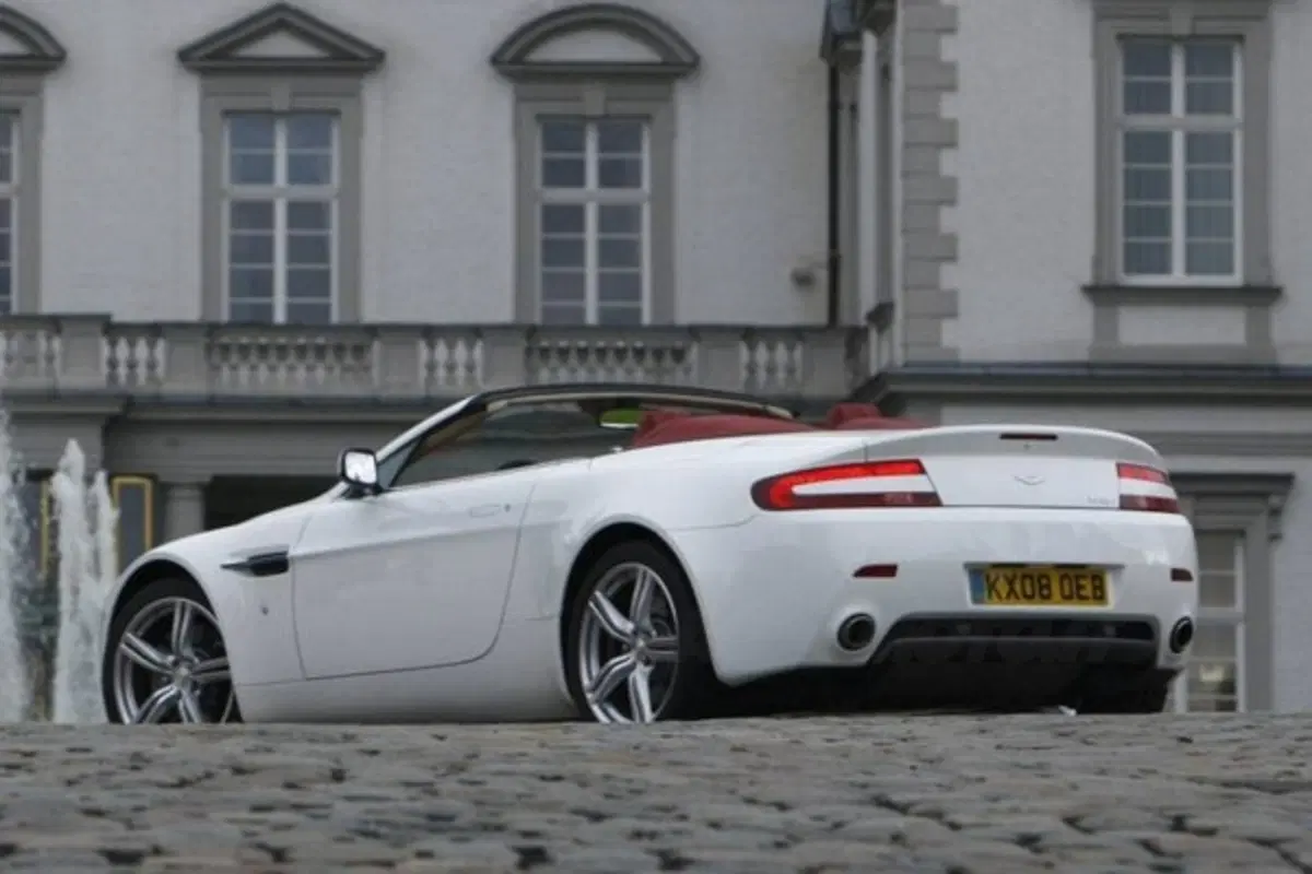 Aston Martin V8 Vantage restyling (6)