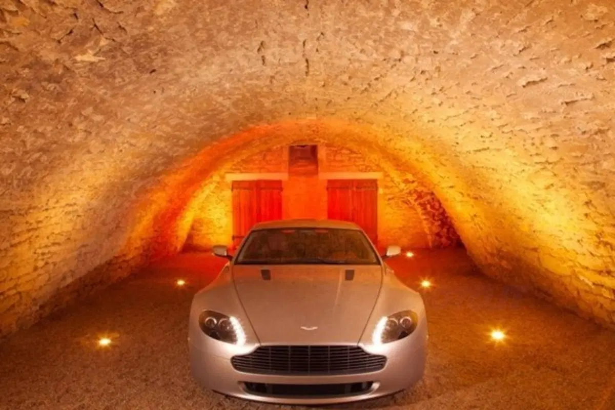 Aston Martin V8 Vantage restyling (9)