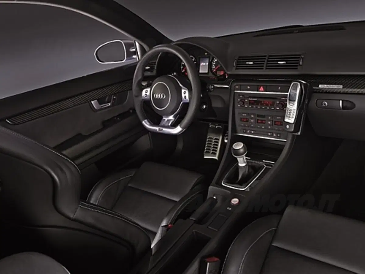 Audi RS4 (4)