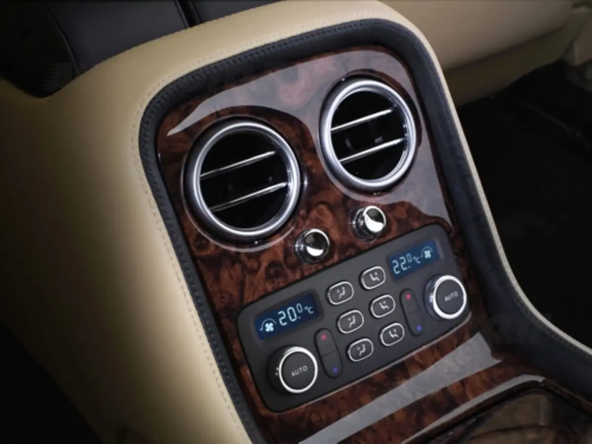 Bentley Continental Flying Spur (10)