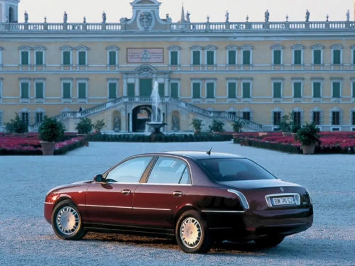 Lancia Thesis (8)