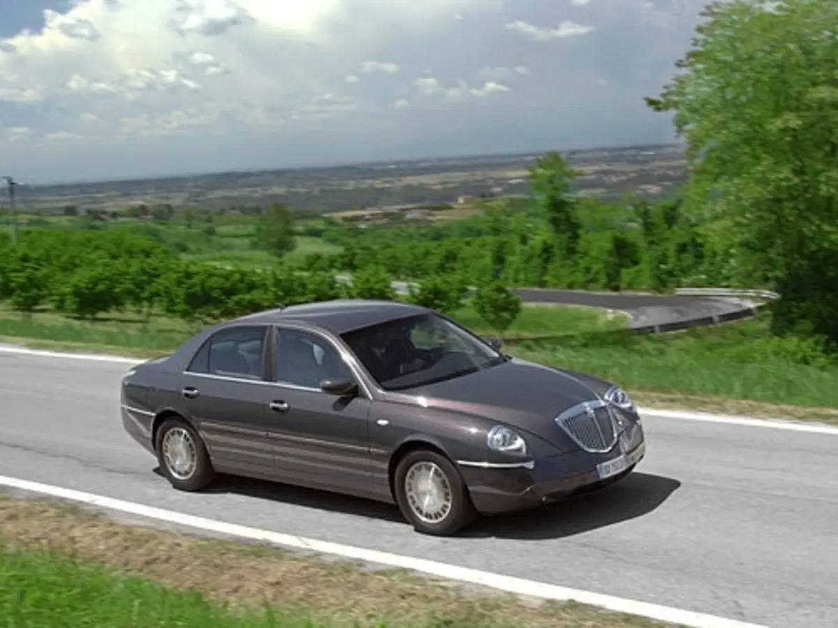 Lancia Thesis (11)