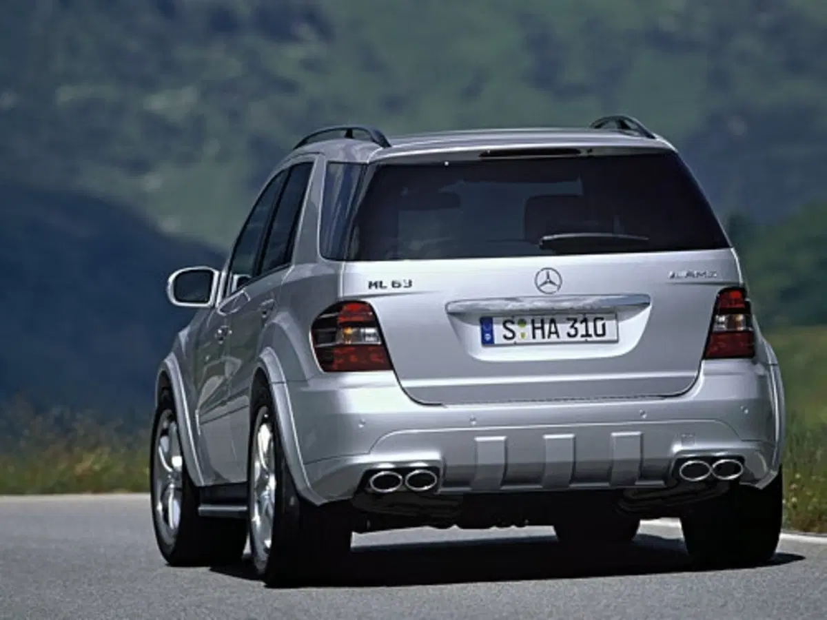 Mercedes ML 63 AMG (3)